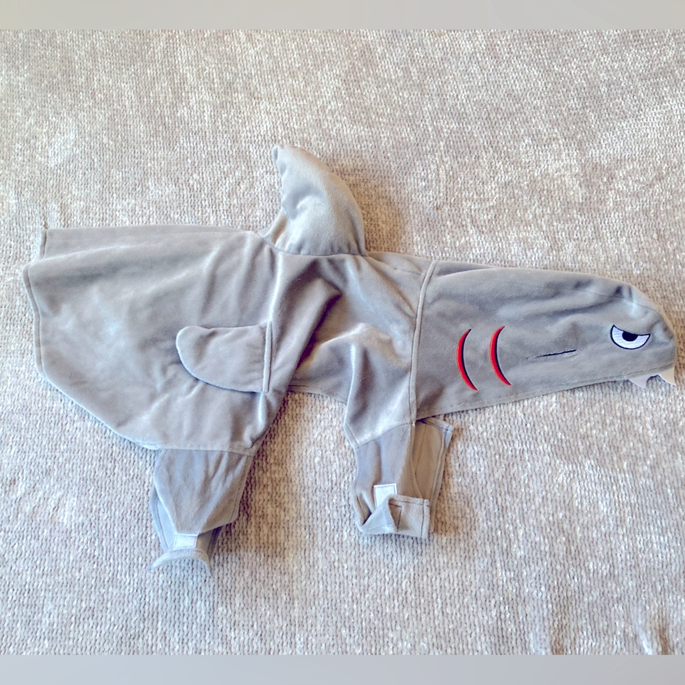 Shark Dog Halloween Costume Soft Fleece Adjustable Velcro Straps Size XL‎